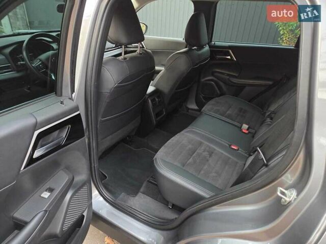 Серый Мицубиси Аутлендер, объемом двигателя 2.49 л и пробегом 50 тыс. км за 23900 $, фото 16 на Automoto.ua
