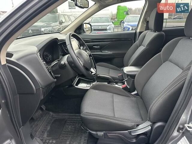 Сірий Міцубісі Аутлендер, об'ємом двигуна 2 л та пробігом 46 тис. км за 20900 $, фото 15 на Automoto.ua