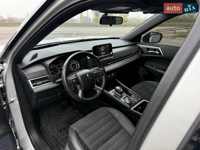 Серый Мицубиси Аутлендер, объемом двигателя 0 л и пробегом 41 тыс. км за 25000 $, фото 6 на Automoto.ua