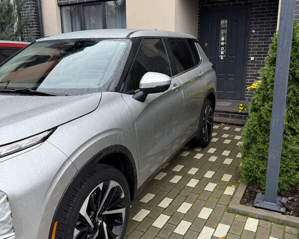 Міцубісі Аутлендер 2022 у Ирпене на Automoto.ua Сірий Міцубісі Аутлендер, об'ємом двигуна 2.49 л та пробігом 21 тис. км за 28700 $, фото 4 на Automoto.ua