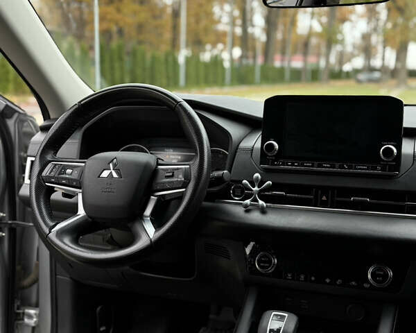 Сірий Міцубісі Аутлендер, об'ємом двигуна 2.49 л та пробігом 110 тис. км за 22500 $, фото 5 на Automoto.ua