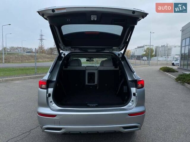 Серый Мицубиси Аутлендер, объемом двигателя 2.36 л и пробегом 26 тыс. км за 37000 $, фото 15 на Automoto.ua