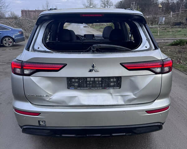 Серый Мицубиси Аутлендер, объемом двигателя 2.5 л и пробегом 80 тыс. км за 13500 $, фото 4 на Automoto.ua