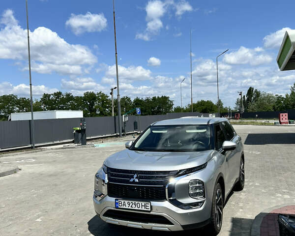 Сірий Міцубісі Аутлендер, об'ємом двигуна 2.49 л та пробігом 50 тис. км за 26000 $, фото 1 на Automoto.ua