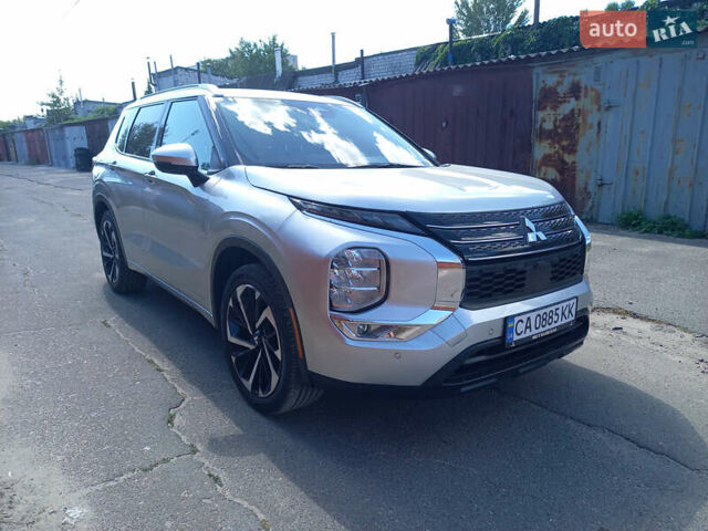 Серый Мицубиси Аутлендер, объемом двигателя 2.49 л и пробегом 84 тыс. км за 23000 $, фото 2 на Automoto.ua