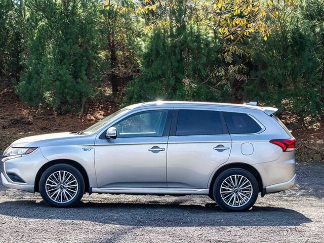 Сірий Міцубісі Аутлендер, об'ємом двигуна 0 л та пробігом 18 тис. км за 13580 $, фото 3 на Automoto.ua