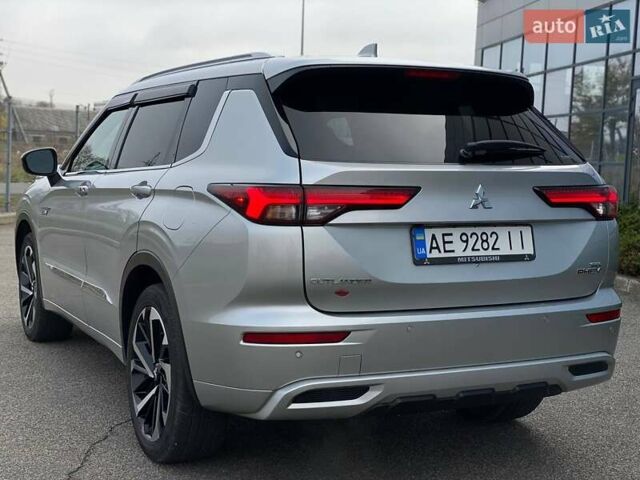 Серый Мицубиси Аутлендер, объемом двигателя 2.36 л и пробегом 26 тыс. км за 37000 $, фото 9 на Automoto.ua