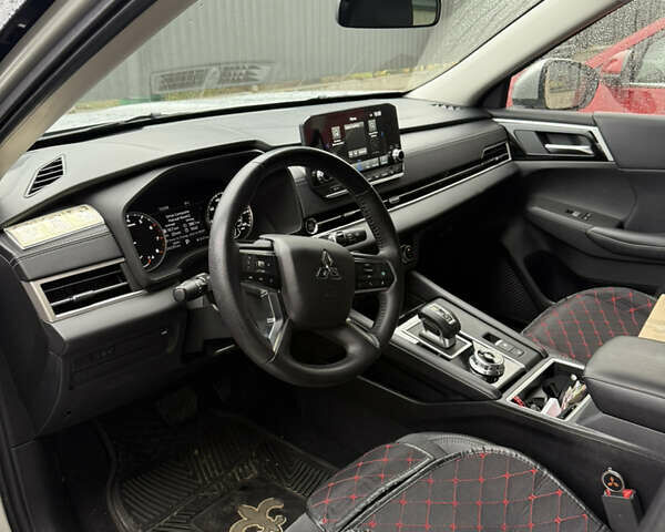 Міцубісі Аутлендер 2022 у Ирпене на Automoto.ua Сірий Міцубісі Аутлендер, об'ємом двигуна 2.49 л та пробігом 21 тис. км за 28700 $, фото 3 на Automoto.ua