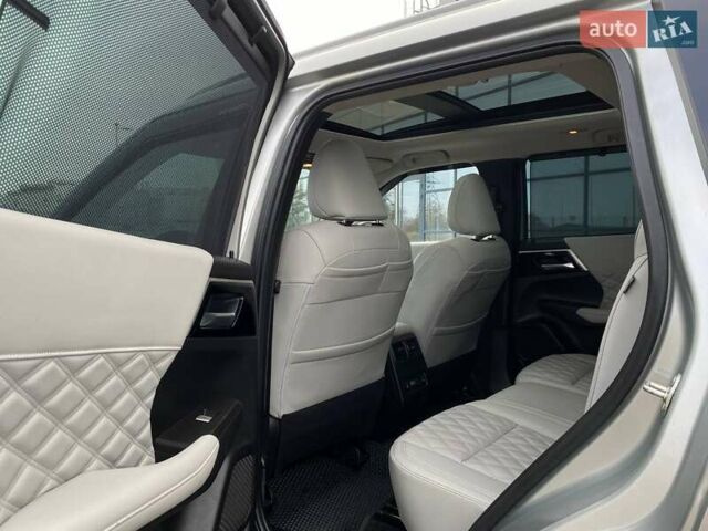 Серый Мицубиси Аутлендер, объемом двигателя 2.36 л и пробегом 26 тыс. км за 37000 $, фото 13 на Automoto.ua