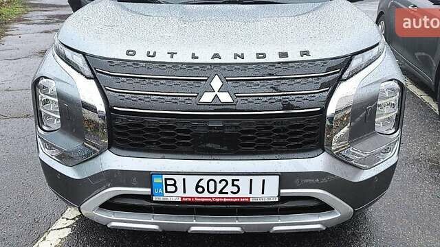 Серый Мицубиси Аутлендер, объемом двигателя 2.36 л и пробегом 2 тыс. км за 42900 $, фото 1 на Automoto.ua