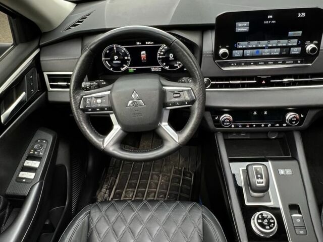 Сірий Міцубісі Аутлендер, об'ємом двигуна 2.4 л та пробігом 47 тис. км за 34999 $, фото 10 на Automoto.ua