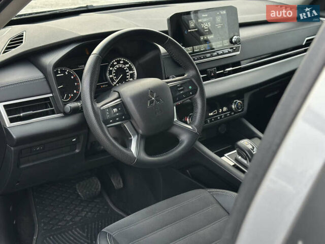 Серый Мицубиси Аутлендер, объемом двигателя 2.49 л и пробегом 24 тыс. км за 27500 $, фото 11 на Automoto.ua