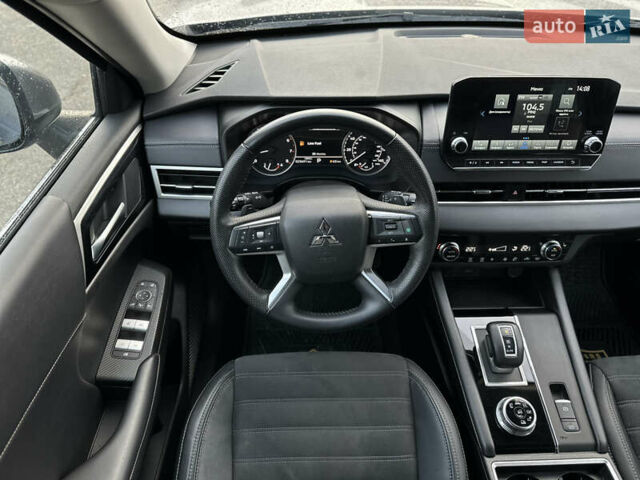 Серый Мицубиси Аутлендер, объемом двигателя 2.49 л и пробегом 24 тыс. км за 27500 $, фото 12 на Automoto.ua