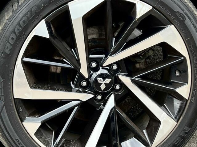 Сірий Міцубісі Аутлендер, об'ємом двигуна 2.4 л та пробігом 47 тис. км за 34999 $, фото 4 на Automoto.ua