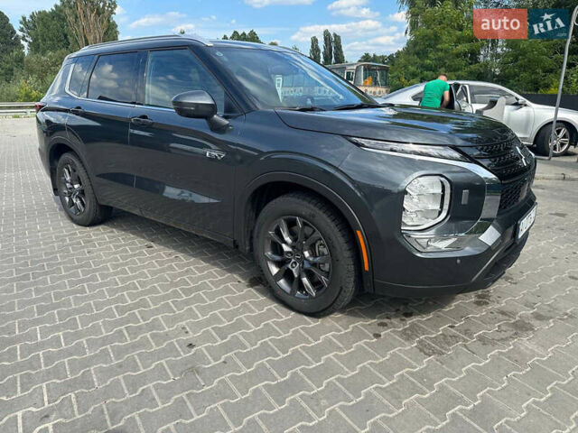 Серый Мицубиси Аутлендер, объемом двигателя 2.36 л и пробегом 7 тыс. км за 47000 $, фото 2 на Automoto.ua