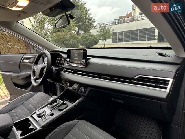 Серый Мицубиси Аутлендер, объемом двигателя 2.49 л и пробегом 6 тыс. км за 34900 $, фото 38 на Automoto.ua