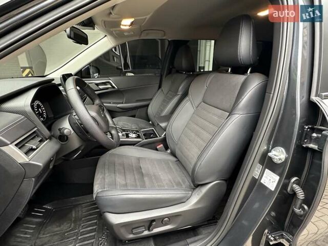 Серый Мицубиси Аутлендер, объемом двигателя 2.49 л и пробегом 6 тыс. км за 34900 $, фото 33 на Automoto.ua