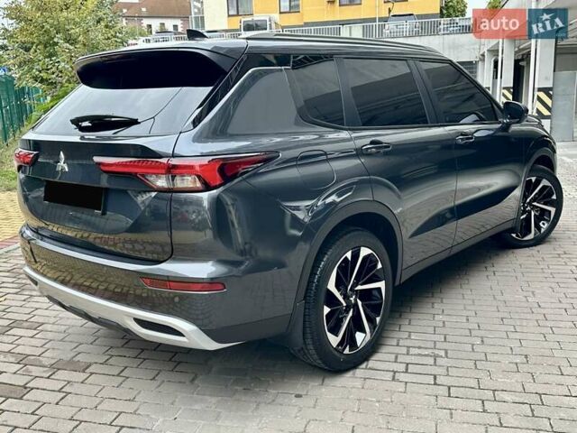 Серый Мицубиси Аутлендер, объемом двигателя 2.49 л и пробегом 6 тыс. км за 34900 $, фото 1 на Automoto.ua