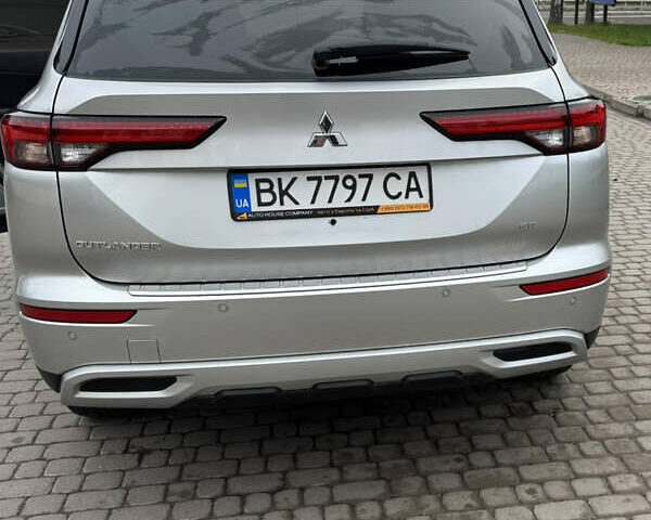 Серый Мицубиси Аутлендер, объемом двигателя 2.49 л и пробегом 2 тыс. км за 27500 $, фото 6 на Automoto.ua