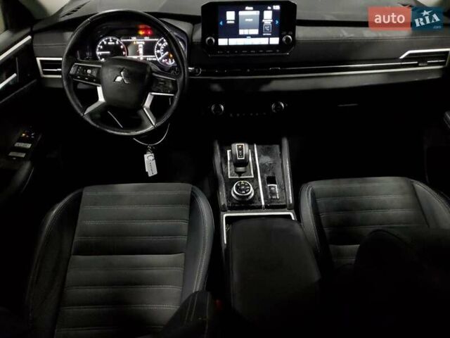 Серый Мицубиси Аутлендер, объемом двигателя 2.49 л и пробегом 21 тыс. км за 8000 $, фото 7 на Automoto.ua