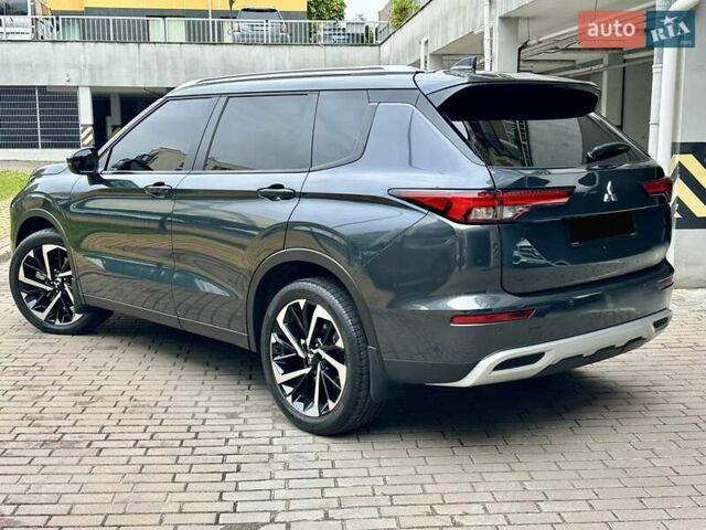 Серый Мицубиси Аутлендер, объемом двигателя 2.49 л и пробегом 6 тыс. км за 34900 $, фото 3 на Automoto.ua