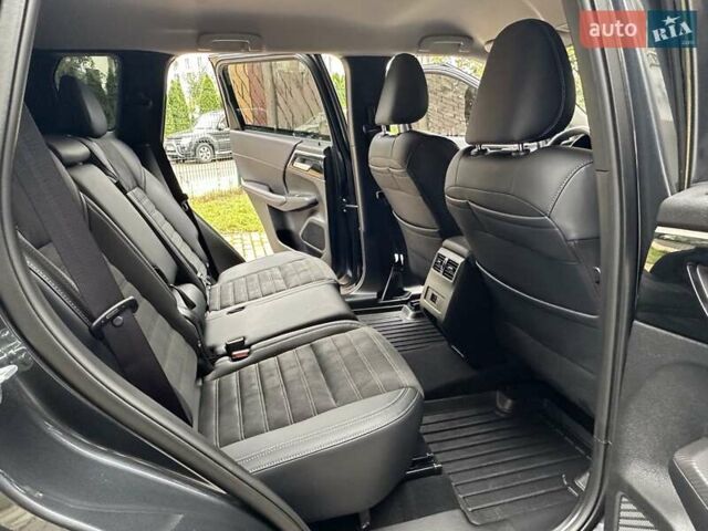 Серый Мицубиси Аутлендер, объемом двигателя 2.49 л и пробегом 6 тыс. км за 34900 $, фото 35 на Automoto.ua