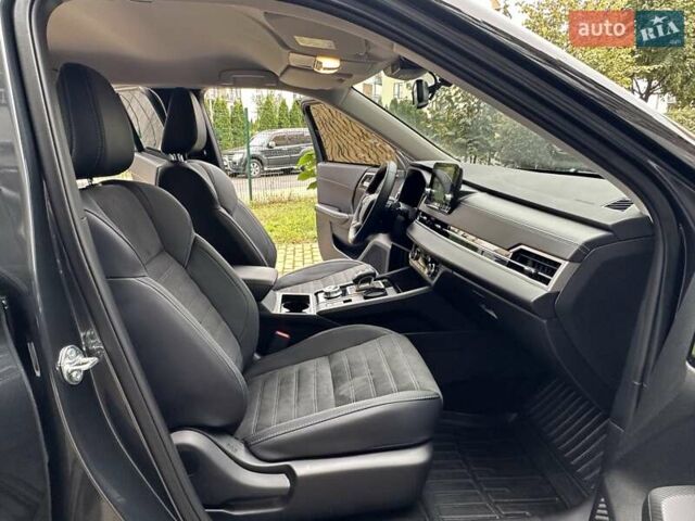 Серый Мицубиси Аутлендер, объемом двигателя 2.49 л и пробегом 6 тыс. км за 34900 $, фото 37 на Automoto.ua