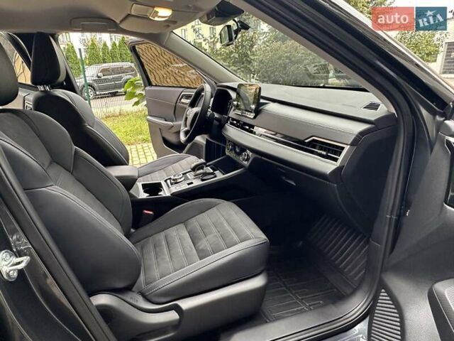 Серый Мицубиси Аутлендер, объемом двигателя 2.49 л и пробегом 6 тыс. км за 34900 $, фото 36 на Automoto.ua