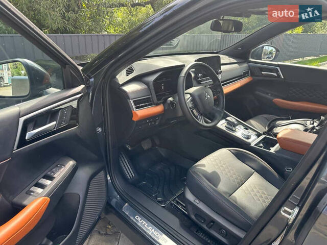 Серый Мицубиси Аутлендер, объемом двигателя 2.36 л и пробегом 7 тыс. км за 47000 $, фото 14 на Automoto.ua