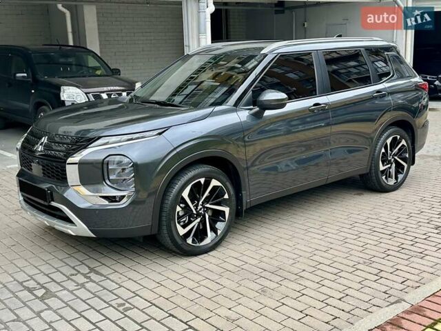 Серый Мицубиси Аутлендер, объемом двигателя 2.49 л и пробегом 6 тыс. км за 34900 $, фото 16 на Automoto.ua