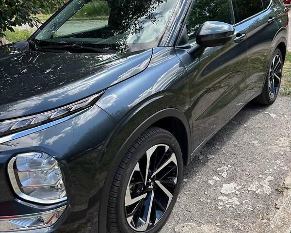 Серый Мицубиси Аутлендер, объемом двигателя 2.49 л и пробегом 11 тыс. км за 38000 $, фото 3 на Automoto.ua