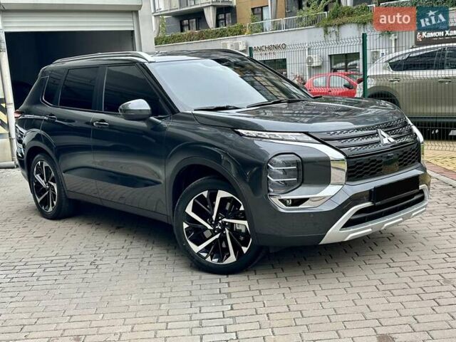 Серый Мицубиси Аутлендер, объемом двигателя 2.49 л и пробегом 6 тыс. км за 34900 $, фото 2 на Automoto.ua