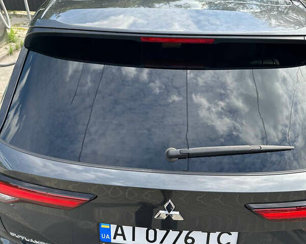 Серый Мицубиси Аутлендер, объемом двигателя 2.36 л и пробегом 7 тыс. км за 47000 $, фото 10 на Automoto.ua