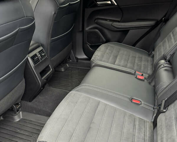 Серый Мицубиси Аутлендер, объемом двигателя 2.49 л и пробегом 2 тыс. км за 27500 $, фото 8 на Automoto.ua