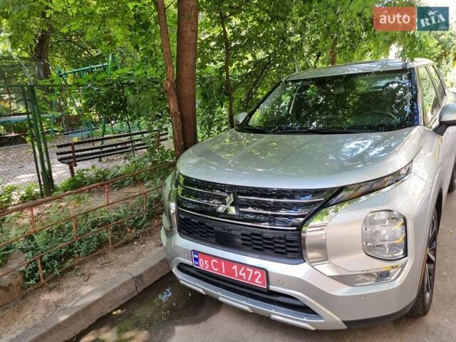 Серый Мицубиси Аутлендер, объемом двигателя 2.49 л и пробегом 3 тыс. км за 32000 $, фото 9 на Automoto.ua