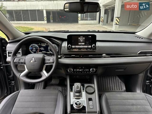 Серый Мицубиси Аутлендер, объемом двигателя 2.49 л и пробегом 6 тыс. км за 34900 $, фото 45 на Automoto.ua