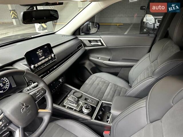 Серый Мицубиси Аутлендер, объемом двигателя 2.49 л и пробегом 6 тыс. км за 34900 $, фото 32 на Automoto.ua