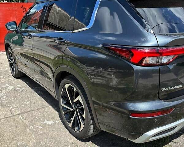 Серый Мицубиси Аутлендер, объемом двигателя 2.49 л и пробегом 11 тыс. км за 38000 $, фото 4 на Automoto.ua