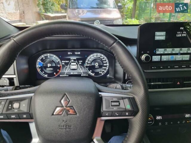Серый Мицубиси Аутлендер, объемом двигателя 2.49 л и пробегом 3 тыс. км за 32000 $, фото 4 на Automoto.ua