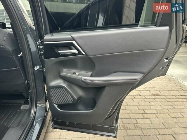 Серый Мицубиси Аутлендер, объемом двигателя 2.49 л и пробегом 6 тыс. км за 34900 $, фото 42 на Automoto.ua