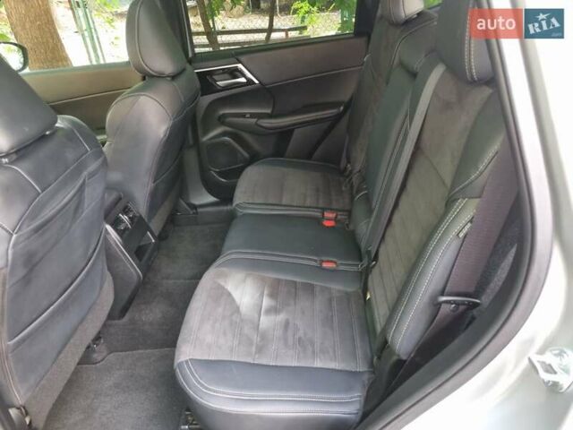 Серый Мицубиси Аутлендер, объемом двигателя 2.49 л и пробегом 3 тыс. км за 32000 $, фото 6 на Automoto.ua