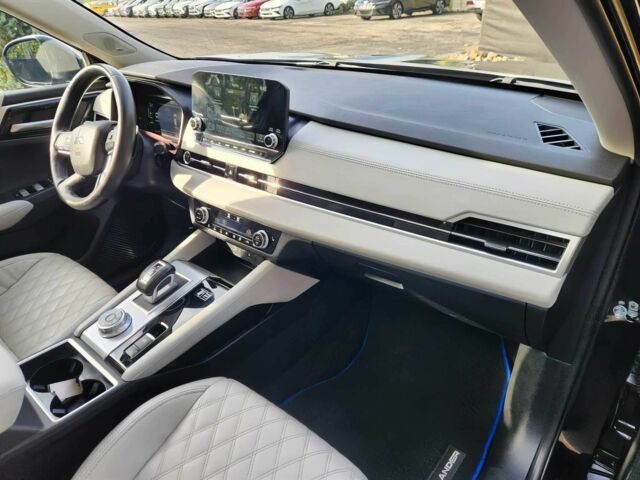 Серый Мицубиси Аутлендер, объемом двигателя 2.4 л и пробегом 25 тыс. км за 14100 $, фото 8 на Automoto.ua