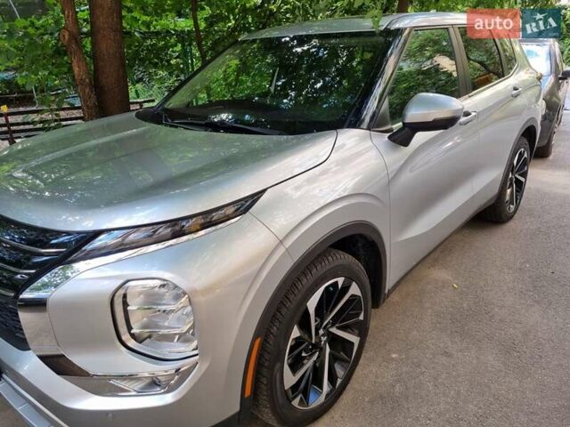 Серый Мицубиси Аутлендер, объемом двигателя 2.49 л и пробегом 3 тыс. км за 32000 $, фото 8 на Automoto.ua