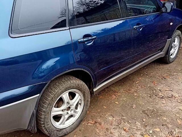 Синий Мицубиси Аутлендер, объемом двигателя 2 л и пробегом 195 тыс. км за 6500 $, фото 1 на Automoto.ua