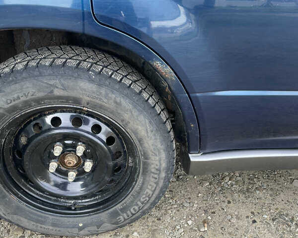 Синий Мицубиси Аутлендер, объемом двигателя 2 л и пробегом 231 тыс. км за 4900 $, фото 3 на Automoto.ua