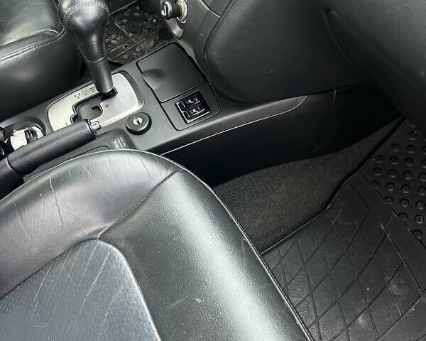 Синий Мицубиси Аутлендер, объемом двигателя 2.38 л и пробегом 300 тыс. км за 4200 $, фото 3 на Automoto.ua