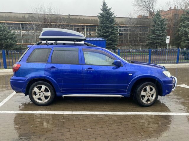 Синий Мицубиси Аутлендер, объемом двигателя 2 л и пробегом 234 тыс. км за 5500 $, фото 2 на Automoto.ua