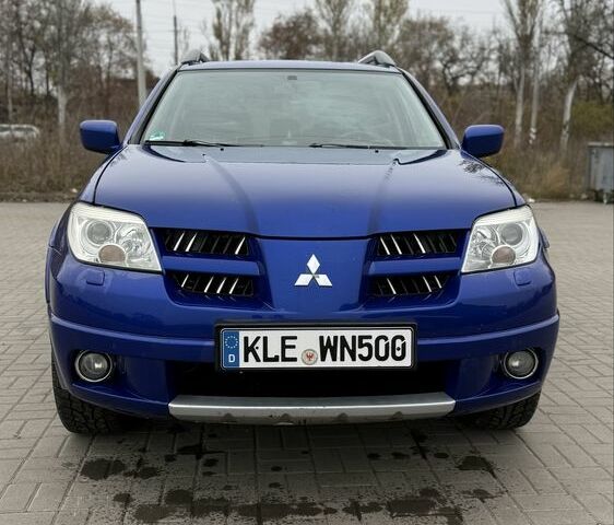 Синий Мицубиси Аутлендер, объемом двигателя 2.4 л и пробегом 243 тыс. км за 5000 $, фото 4 на Automoto.ua