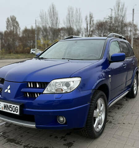 Синий Мицубиси Аутлендер, объемом двигателя 2.4 л и пробегом 243 тыс. км за 5000 $, фото 1 на Automoto.ua