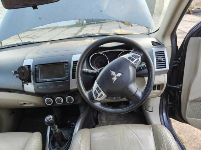 Синій Міцубісі Аутлендер, об'ємом двигуна 2 л та пробігом 260 тис. км за 4000 $, фото 7 на Automoto.ua